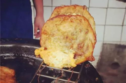 无锡网红饼,酥脆诱人，回味无穷的街头美食传奇